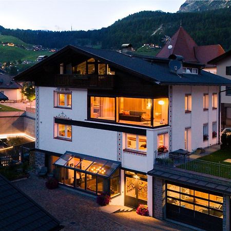 Artefugium Atelier Apartment Selva di Val Gardena Bagian luar foto